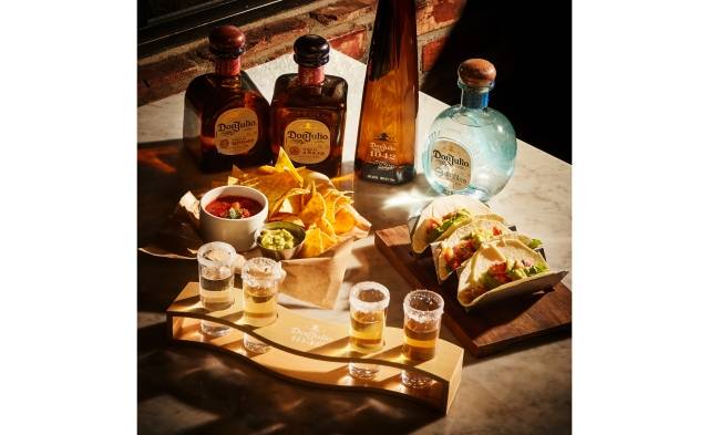 지난해 말 데블스도어에서 판매한 디아지오의 데킬라 브랜드 '돈 훌리오'. / 사진=신세계푸드