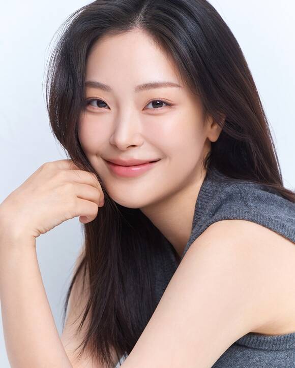 배우 최희진이 최근 서울 마포구 상암동 <더팩트> 사옥에서 취재진과 만나 MBC 금토드라마 '모텔 캘리포니아' 종영 기념 인터뷰를 진행했다. /사람엔터테인먼트