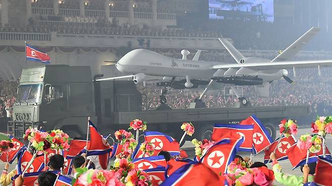 북한이 '전승절'(6ㆍ25전쟁 정전협정기념일) 70주년인 2023년 7월 평양 김일성광장에서 개최한 열병식에서 정찰무인기 '샛별-4'를 공개했다./조선중앙통신 연합뉴스