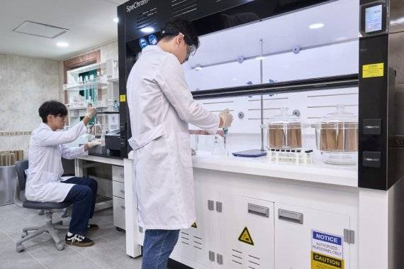 에이스침대 화학 실험실. 에이스침대 제공