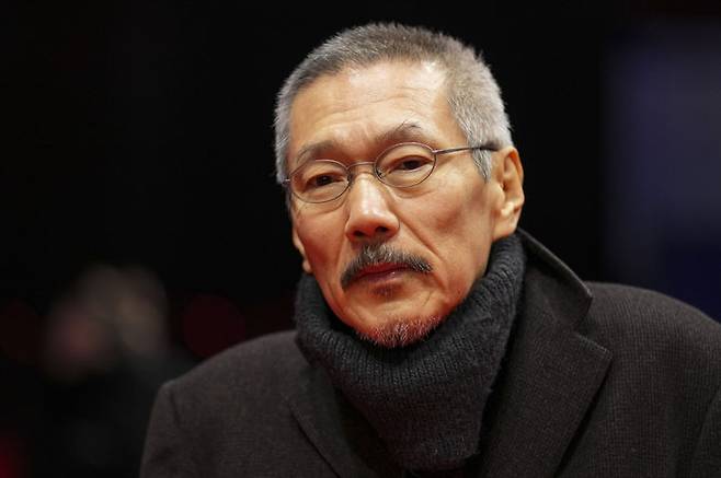[베를린=AP/뉴시스] '제75회 베를린국제영화제'에 참석한 홍상수 감독