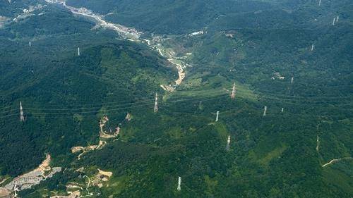 하늘에서 내려다본 송전선로 [촬영 차대운]