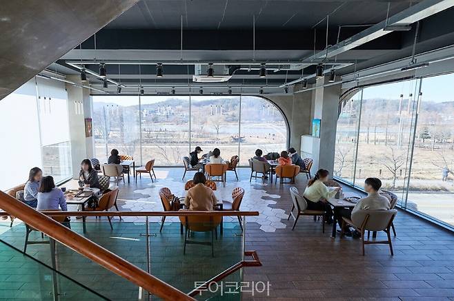 아산 신정호 카페 전경/사진-아산시