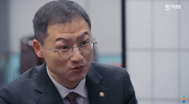 김상욱 국민의힘 의원이 지난 20일 한겨레와 인터뷰를 하고 있다. 영상 갈무리