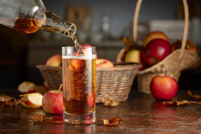 애플사이다비니거는 하루 15~30㎖ 정도만 물에 타서 마시는 것이 적당하다. [123RF]
