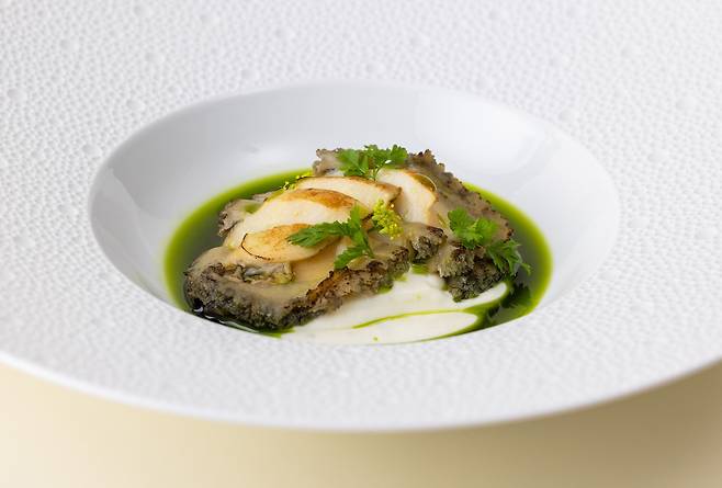 조은주 셰프의 매생이 풍미의 전복요리. 조은주 세프 제공