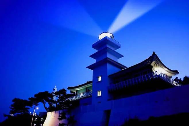 송대말 등대 빛 체험전시관 외관