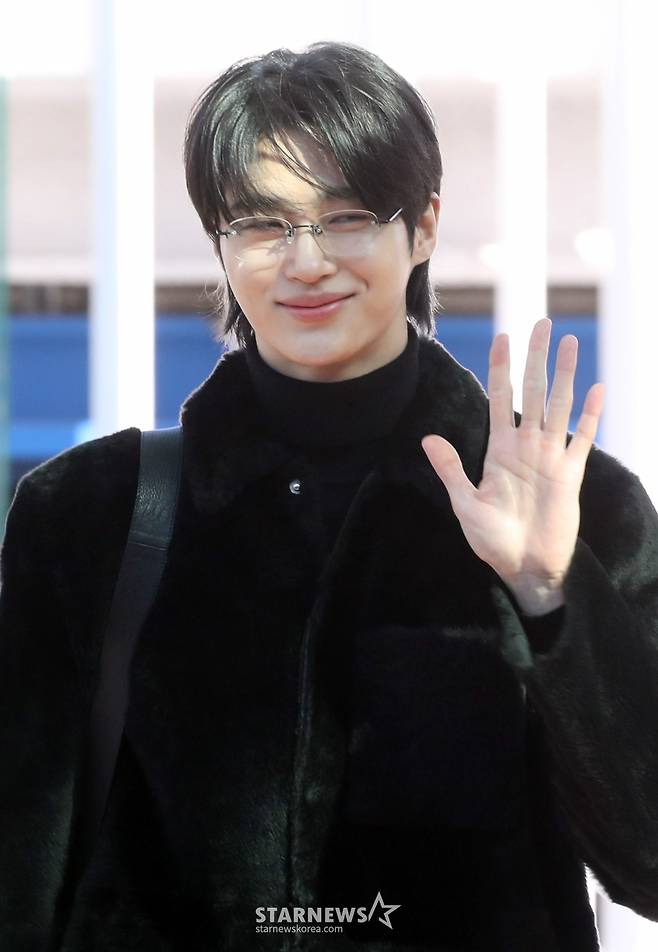 배우 변우석이 ‘PRADA FW25 DONNA FASHION SHOW’ 참석 차 이태리 밀라노로  24일 오전 인천국제공항을 통해 출국하고 있다, 2025.02.24 /사진=임성균 tjdrbs23@