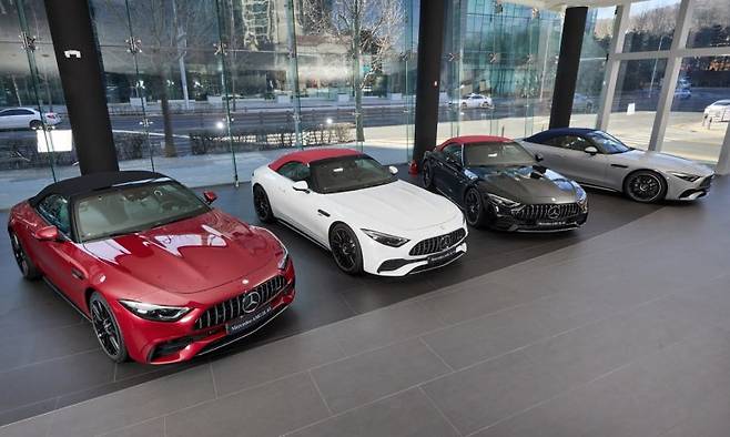 '벤츠 공식딜러 HS효성더클래스가 메르세데스-AMG SL43 HS 효성에디션을 출시해 국내 11대 한정 판매를 시작한다. 사진=메르세데스 벤츠 공식딜러 HS효성 더클래스