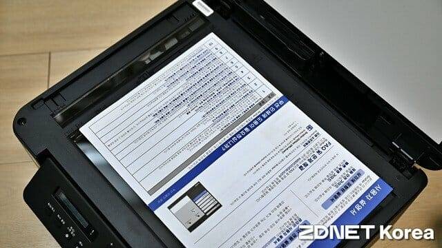 평판 스캐너로 최대 A4 용지를 스캔 가능하다. (사진=지디넷코리아)