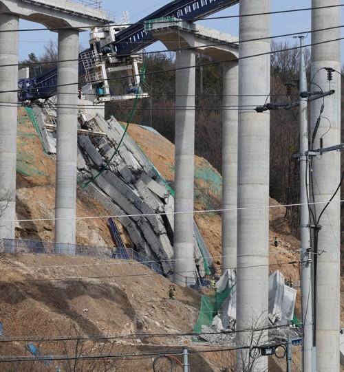 안성 고속도로 교량 공사장 붕괴 현장.<연합뉴스>