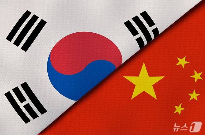 태극기와 오성홍기.ⓒ News1 윤주희 디자이너 / 뉴스1 제공