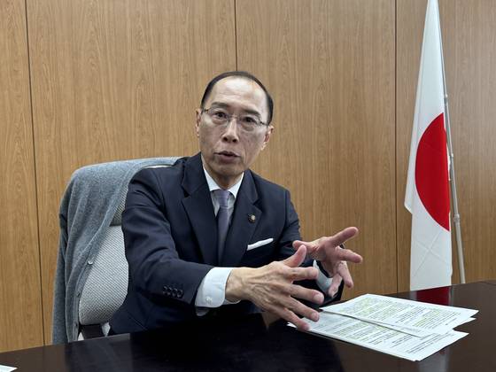 지난 13일 일본 홋카이도 지토세시청사에서 요코다 류이치 지토세시 시장이 라피더스 진출에 따른 경제효과를 설명하고 있다. 김현예 특파원