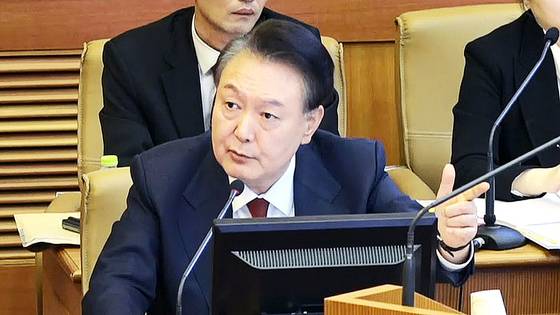 윤석열 대통령이 20일 서울 종로구 헌법재판소에서 열린 본인의 탄핵 심판 10차 변론에서 발언하고 있는 모습. 연합뉴스