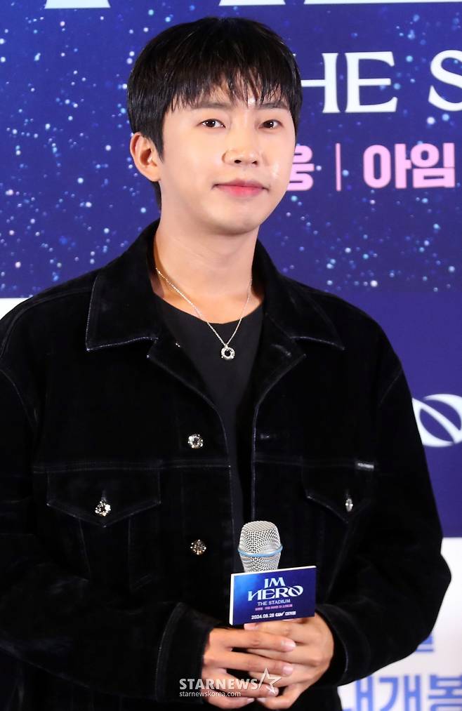 가수 임영웅이 22일 오후 서울 용상CGV에서 열린 영화 '아임 히어로-더 스타디움' 언론시사회 및 무대인사에 참석해 인사말을 하고 있다. 2024.08.22 /사진=임성균