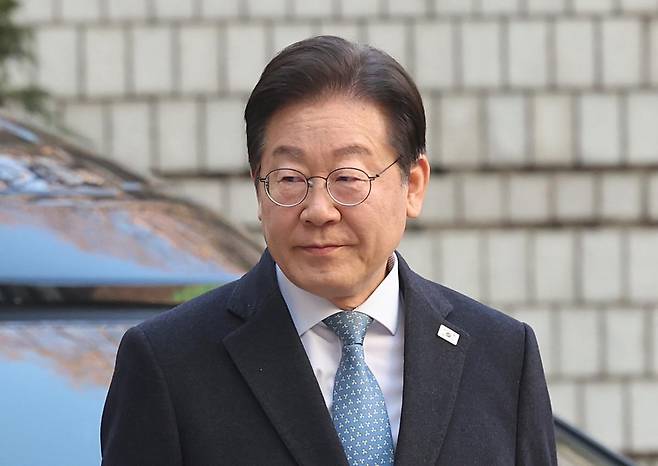 이재명 더불어민주당 대표가 26일 서울 서초구 서울고등법원에서 열린 공식선거법 위반 혐의 항소심 5차 공판에 출석하고 있다. 2025.02.26. 서울=뉴시스