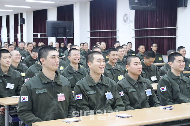 image.png 깔깔이 제치고 1위 등극한 병사 최애템