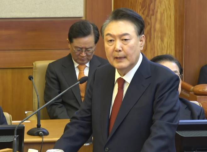 윤석열 대통령이 지난 25일 서울 종로구 헌법재판소에서 열린 윤 대통령 탄핵심판 11차 변론에서 최종 의견 진술을 하고 있다. 연합뉴스