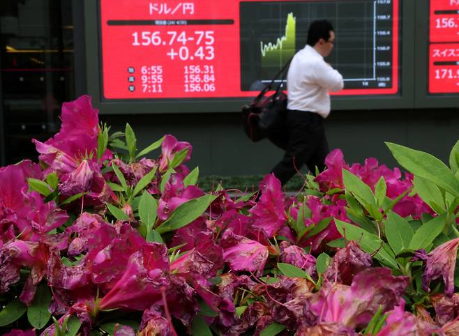 일본 도쿄 기온이 이번주 주말에 20도까지 오른다. 사진은 지난해 4월30일 도쿄 한 거리에 꽃이 핀 모습. /사진=로이터