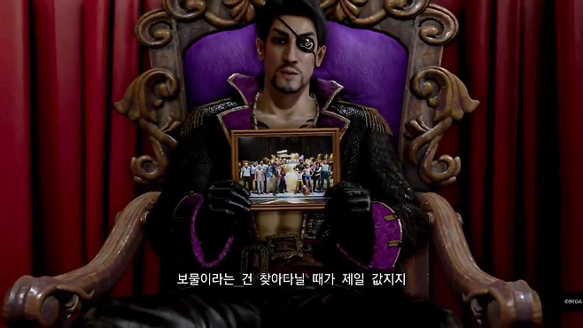 게임 속 이야기는 '마지마 고로'가 하와이에서 겪은 이야기를 들려주는 방식으로 전개된다.