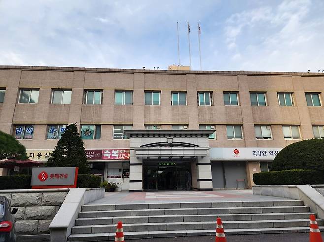 서울 서초구 잠원동 롯데건설 본사 사옥. 롯데건설은 1980년부터 본사로 사용한 본사 사옥 매각을 검토하고 있다. / 사진 = 롯데건설 제공