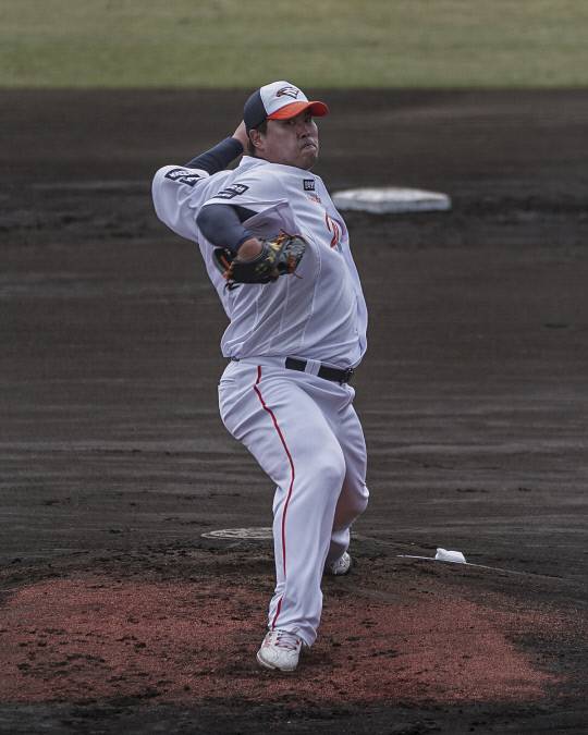 프로야구 한화이글스 투수 류현진(38)이 지난 26일 일본 오키나와 고친다 구장에서 KT를 상대로 역투하고 있다. 한화이글스 제공