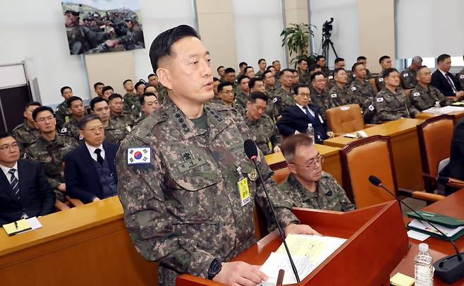 권영환 합동참모본부 계엄과장(대령)이 지난 21일 국회에서 열린 내란 혐의 진상규명 국정조사 특별위원회 전체회의에서 발언하고 있다. 김경호 선임기자 jijae@hani.co.kr