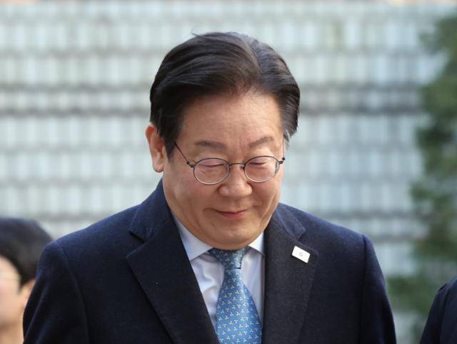 이재명 더불어민주당 대표가 26일 서울고등법원에서 열린 공직선거법 위반 혐의 항소심 결심공판에 출석하고 있다. 뉴시스