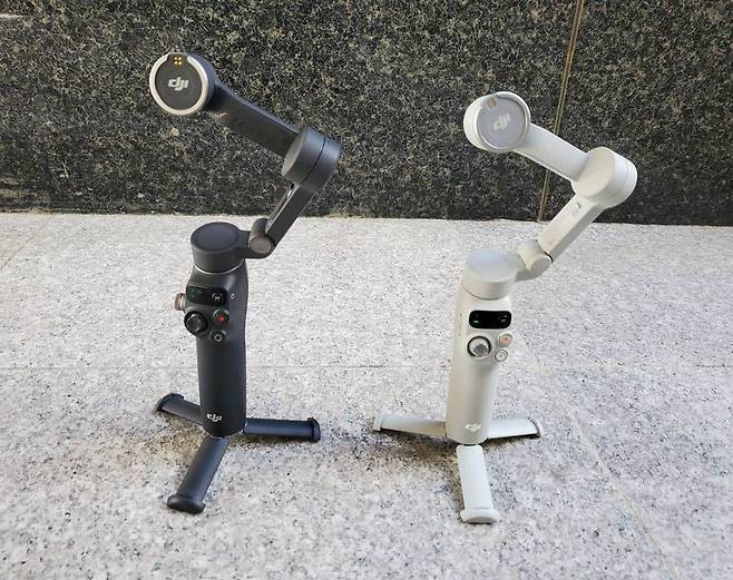 DJI 오즈모 모바일 7P(왼쪽)와 오즈모 모바일 7(오른쪽) / 출처=IT동아