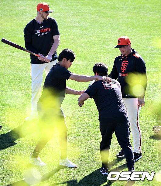 열정 넘치는 코치 이정후