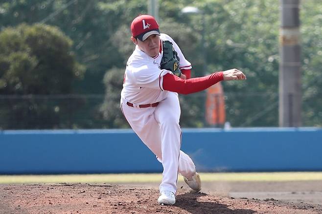 ▲ 27일 한화와 연습경기에서 선발 등판해 주무기인 커브를 사실상 봉인하고도 3이닝 무실점 쾌투를 펼쳐 향후 기대감을 높인 박종훈 ⓒSSG랜더스