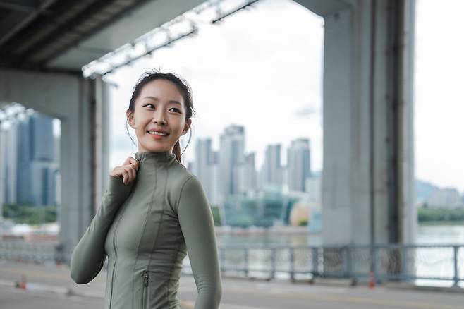 의자에 가만히 앉아 있으면, 소화불량으로 인해 위와 장에 가스가 차기 쉽다. [사진=게티이미지뱅크]