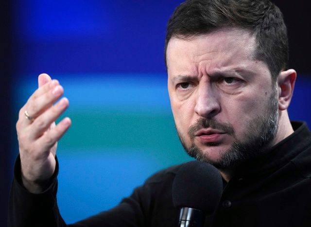 볼로디미르 젤렌스키 우크라이나 대통령이 23일(현지시간) 우크라이나 키예프에서 열린 기자회견에서 언론의 질문에 답하고 있다. ⓒAP=연합뉴스