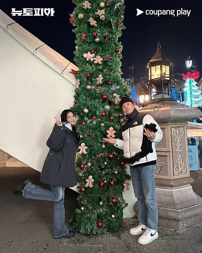 480779339_1042764887870445_6208986737169304260_n.jpg 박정민 & 지수 뉴토피아 커플사진