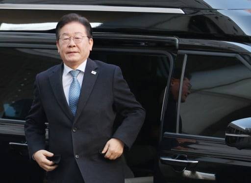 이재명 더불어민주당 대표가 26일 서울 서초구 고등법원에서 열린 공직선거법위반 5차 공판에 출석하고 있다. 이솔 기자