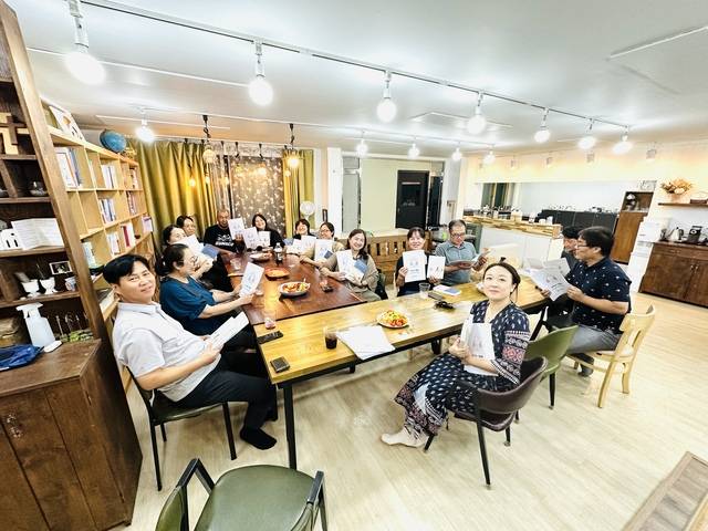 비영리 민간단체 ‘미담’의 상담 교사들이 지난해 8월 강원도 홍천군의 한 연수원에서 학부모를 위한 대화 교육 연수 후 단체 사진을 찍은 모습. 미담 제공