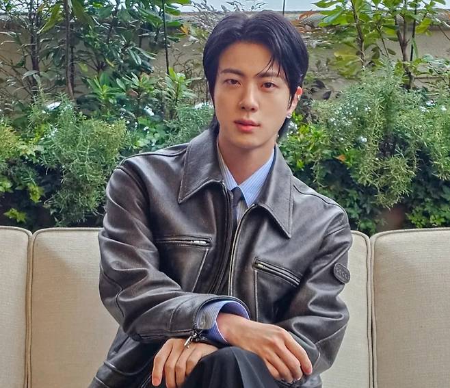 방탄소년단 진, 구찌 패션위크 빛낸 '명품 비주얼'