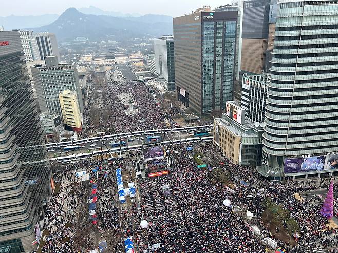 1일 서울 광화문 세종대로에서 열린 탄핵반대집회./장련성 기자