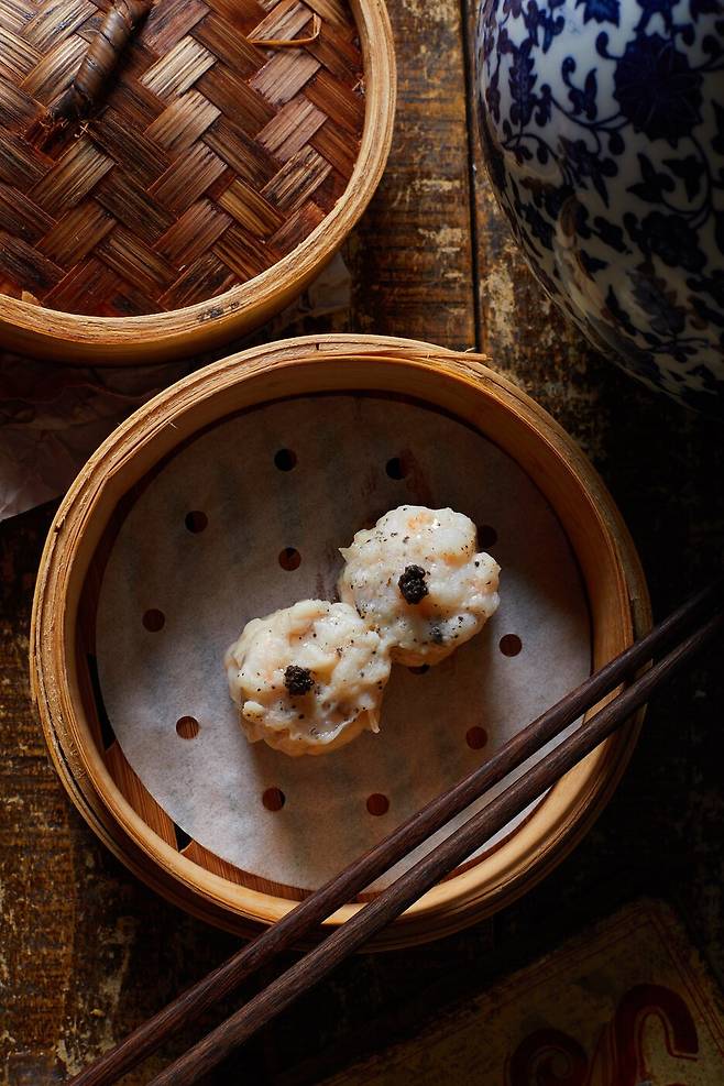 IMG_0912.jpeg 홍콩 미슐랭 1스타 모트32의 음식을 커버해보았습니다