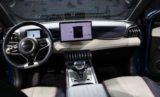 1월 16일 인천 중구 상상플랫폼에서 열린 BYD 승용 브랜드 런칭 미디어 쇼케이스에서 공개된 아토3 실내 모습. 연합뉴스