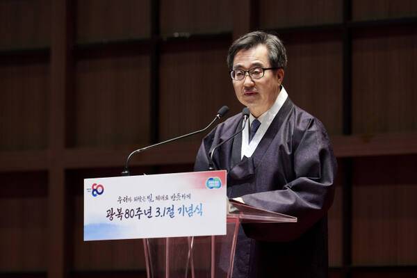 1일 오전 수원컨벤션센터에서 열린 광복80주년 경기도 3·1절 기념식에서 김동연 경기도지사가 기념사를 하고 있다. 경기도 제공