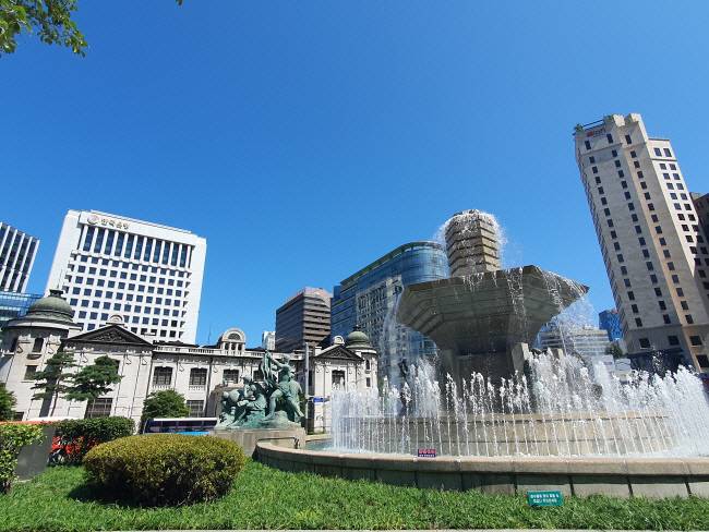 서울 중구 신세계백화점 본점 앞 위치한 한국은행 분수대. [사진출처=서울 중구청]