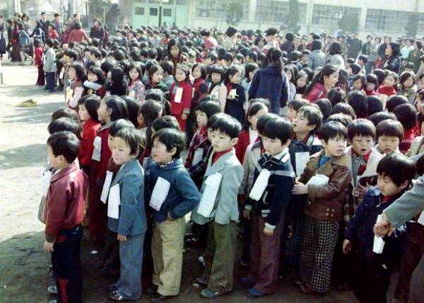 1996년 3월1일 일제(일본제국)의 잔재였던 국민학교란 명칭이 초등학교로 변경됐다. 사진은 1978년 서울 종로구 매동국민학교 입학식 모습. /사진=국가기록원 홈페이지