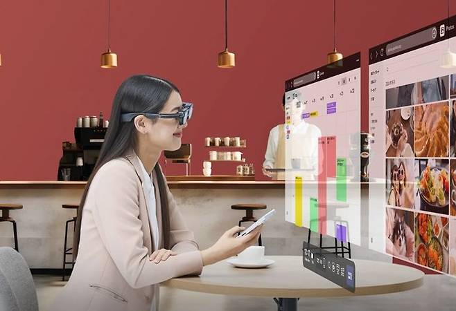 [서울=뉴시스] NTT 도코모가 지난해 선보인 AR  글래스 미르자. (사진=NTT 도코모) *재판매 및 DB 금지