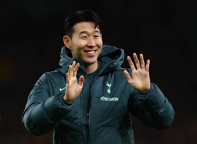 ▲ ESPN은&nbsp;“포스테코글루 감독은 강한 압박과 빠른 템포를 강조하는 전술을 구사하며, 손흥민이 선호하는 플레이 스타일과 맞아떨어진다. 하지만 전술적 요구가 증가하면서 손흥민의 체력적 부담이 가중되었고, 시즌이 진행되면서 점점 더 피로가 누적되는 모습이 보였다”라고 짚었다. ⓒ 연합뉴스/AP