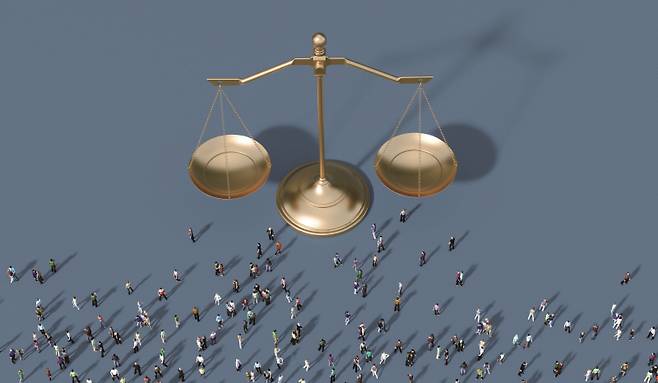 대통령이 느닷없이 비상계엄령을 선포했다는 것은 온 국민이 생중계로 지켜봤으니 이미 변할 수 없는 사실이다.[일러스트｜게티이미지뱅크]]