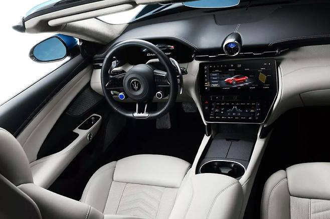 마세라티 그란카브리오 원오프 모델 ICE 실내