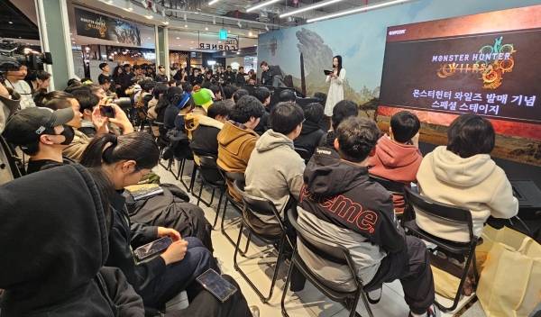 - 용산 아이파크몰 6층을 가득 메운 몬스터 헌터 팬들