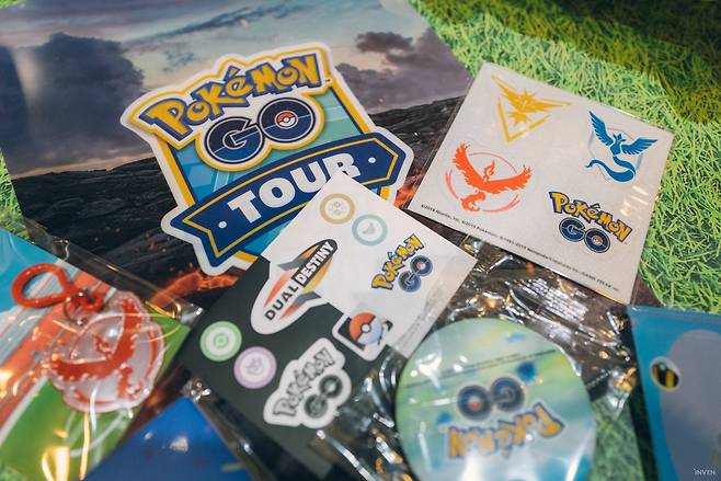 ▲ Pokémon GO Tour를 기념하는 L-홀더는 필드 리서치 이벤트 참가자에게 제공됐습니다