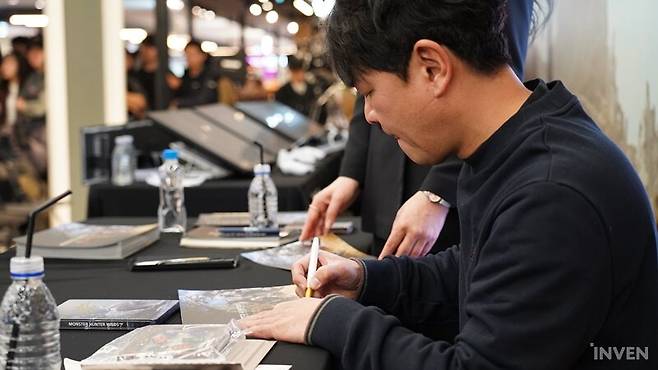 ▲ 정면은 너무 눈부시니 옆모습도 한 컷